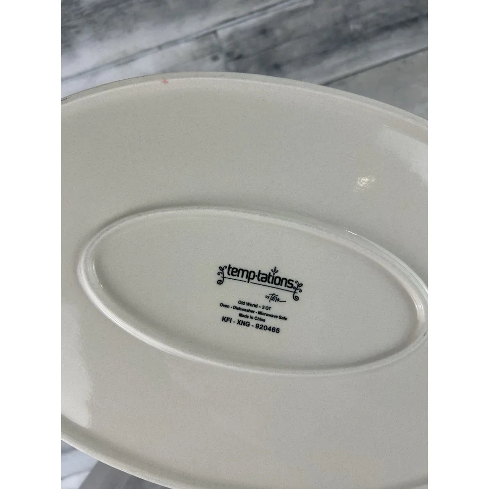 Temp-Tations Old World Edd Hunt 3QT Carole Dish W/ Stand Lid And Carrying Case